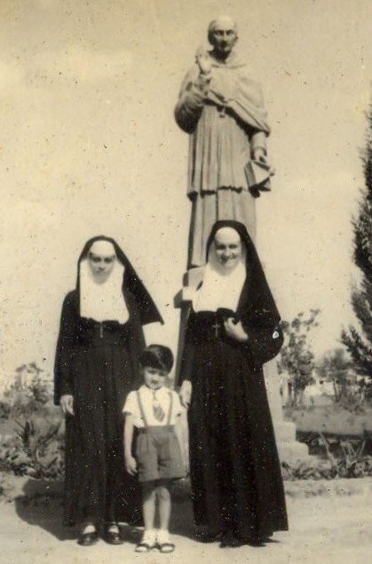 Hari, aged 4 or 5, with his convent school nuns in Bangalore, c. 1956